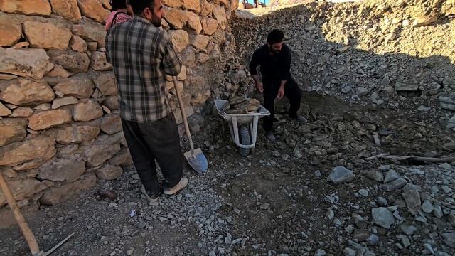A father Nomads in love with two children without a mother: helping Mirza to build a village house смотреть онлайн