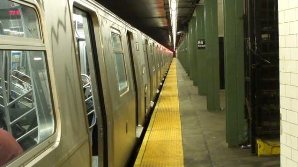 R160B Siemens (R) at 86th Street