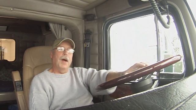Cop Scared by Trucker: Truck Driver Story смотреть онлайн