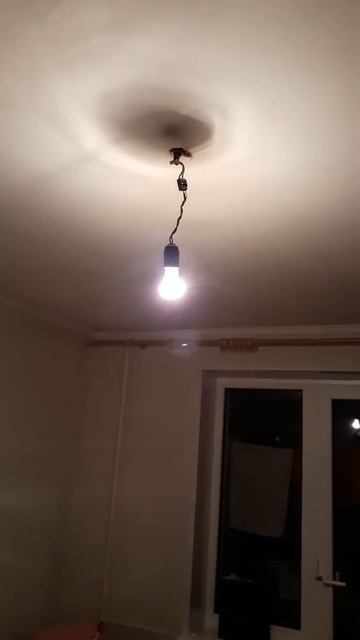 Так скачет напряжение в г.Орске каждый день.И всем наплевать. смотреть онлайн