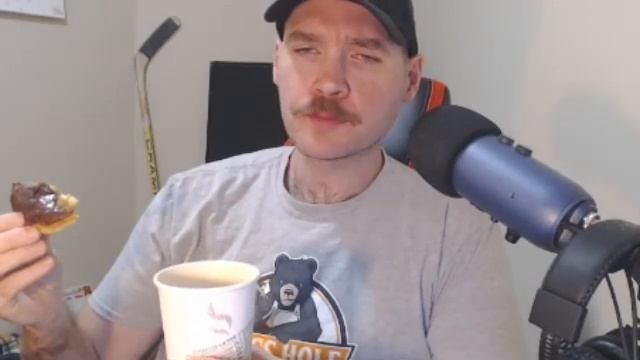 ASMR Boston Cream donut and regular coffee смотреть онлайн