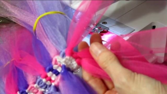HOW TO MAKE THE WAVY RIBBON TRIM TUTU смотреть онлайн