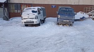 25.01 Суббота. На работе. Ставим новый стартер на рабочую KIA Bongo III.