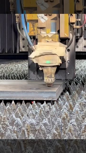 AmazingChina: CNC Laser Cuts 35mm Thick Steel смотреть онлайн