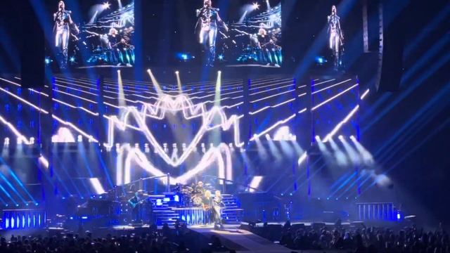 Queen + Adam Lambert - Dallas - Another One Bites the Dust - 2023-11-02 смотреть онлайн