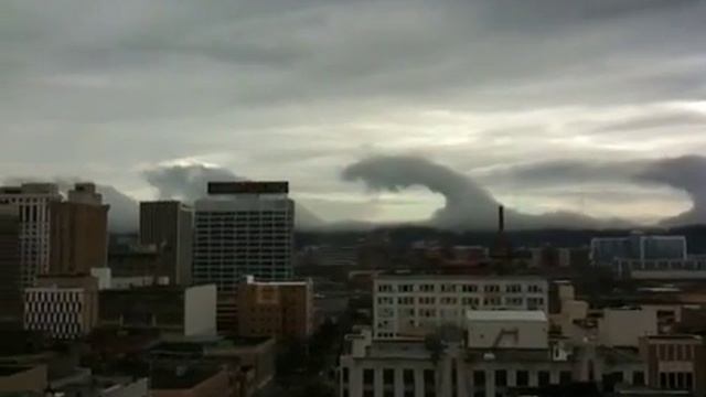 Kelvin-Helmholtz Wave Clouds Over Birmingham смотреть онлайн