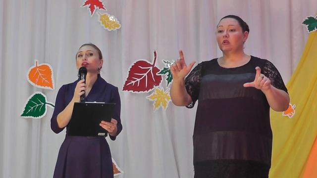 07.10.2016 Ведущие концерта И. Симонова и М. Редько 02559 смотреть онлайн