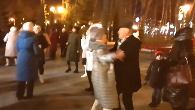 ОБЛОМАЛ НЕМАЛО ВЕТОК НАЛОМАЛ НЕМАЛО ДРОВ смотреть онлайн
