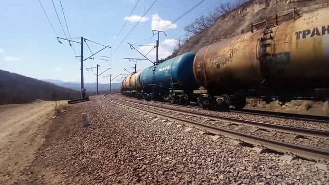 Порядковый спустился. Квартет 2ЭС5К-277/276 "Ермак" с грузовым поездом на перевале смотреть онлайн
