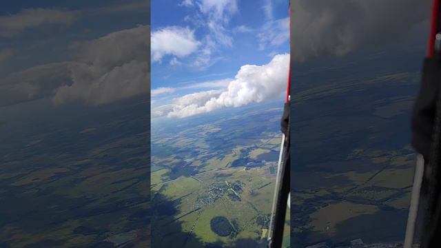 Flying High with a Paraglider. Полёт высоко в облаках на параплане смотреть онлайн