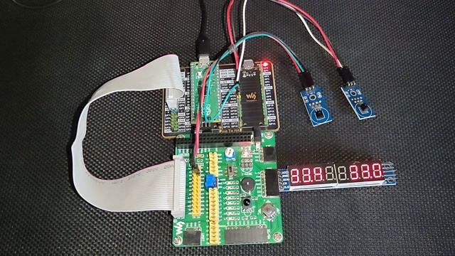 RP2040 Raspberry PI PICO - MAX7219 + Dual LM35 Analogue Temperature Sensor Demo смотреть онлайн
