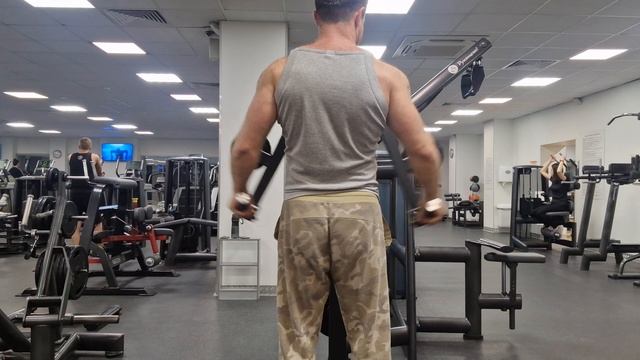 Упражнение на плечи. смотреть онлайн