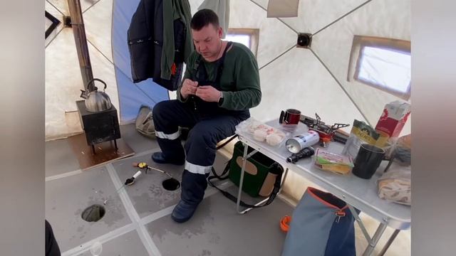 Рыбалка 🐠🐋🐟. Обед на льду