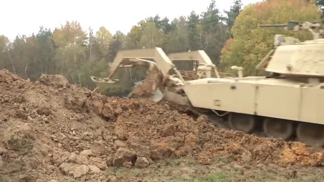 1,500HP M1 Assault Breacher in Work - 1500 л. с. штурмовой Брейчер М1 в работе смотреть онлайн