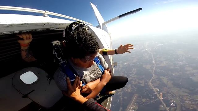 Tandem Skydiving! Shekeria from Villa Rica, GA at Skydive Georgia смотреть онлайн