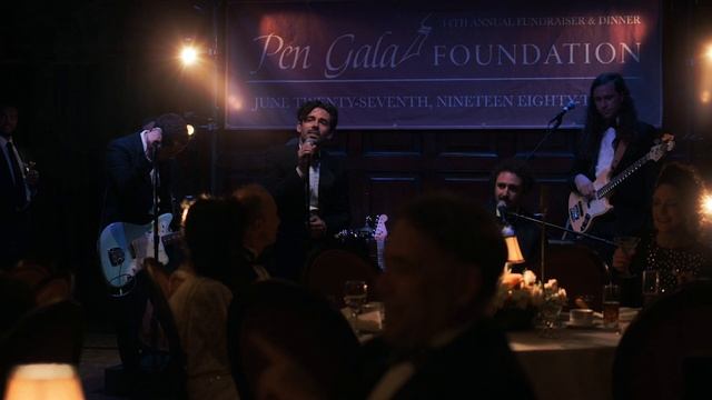 Local Natives - I'm Not In Love (Music From The Pen Gala 1983 EP) смотреть онлайн