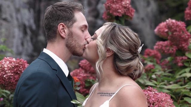 Larissa & Dallas | Wedding Highlight Video | Rockport Barn in Mallorytown Ontario смотреть онлайн