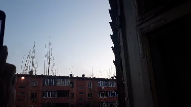 В это время летали птицы как угарелые.И ещё сильно пахло порохом смотреть онлайн
