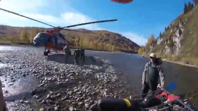 Вертолёт приземлился на отмель р.Уба. Сплав 2018 смотреть онлайн