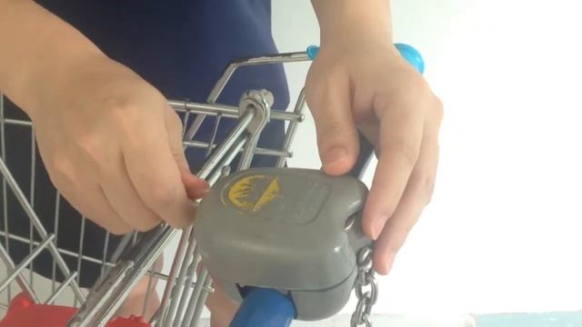 How to take out the 50 cent/1 dollar coin from the NTUC tro смотреть онлайн