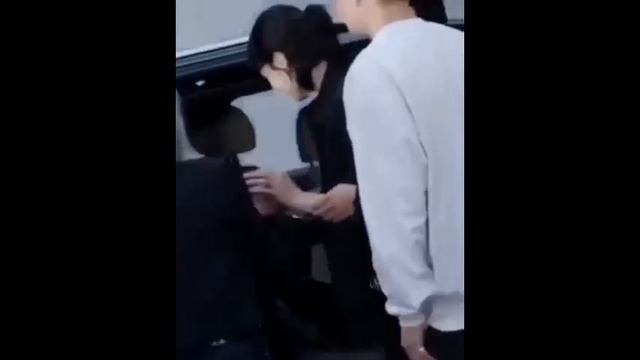 OMG!💋 Jungkook Specially Got A Call And Did This Before Leaving Here (Latest) #jungkook#taehyung#bt смотреть онлайн