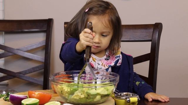 The Ultimate Game Day Appetizer: Guacamole смотреть онлайн
