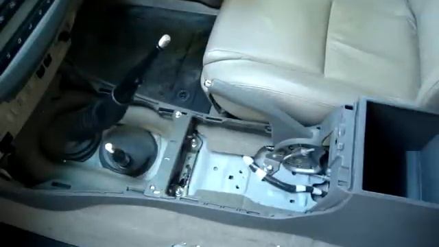 Removing TOYOTA Fortuner / Innova Center Arm Rest Console