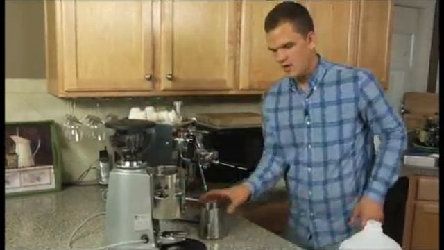 How To Make The Single Macchiatto : How To Blend Foam & Steamed Milk For A Single Mocchiatto