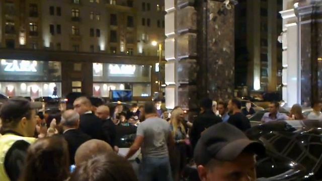 Adam Lambert with fans. Hotel Ritz. 03.07.2012 смотреть онлайн