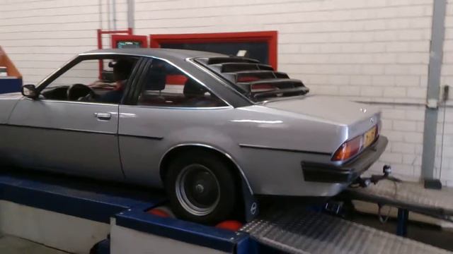 Opel Manta 2.4 standaard op testbank 138 pk смотреть онлайн
