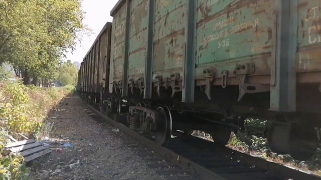 Двойная тяга! Тепловоз ЧМЭ3-2568 + толкач 2М62У-0064 с грузовым поездом.