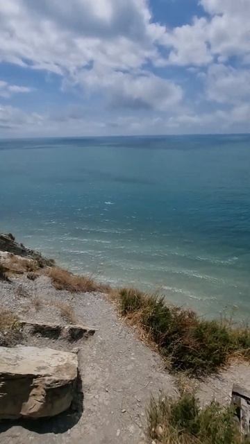 Голубая бухта. Одинокая скамейка. Геленджик смотреть онлайн