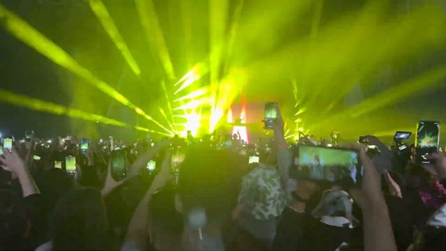 Calvin Harris- Summer (Live at Creamfields South ‘22) смотреть онлайн