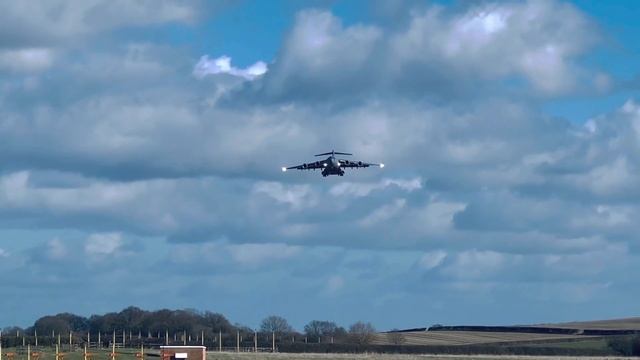Boeing C-17 Globemaster III Arrives @ RAF Brize Norton 25-02-22 смотреть онлайн