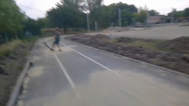 делаем трюки на самокате смотреть онлайн