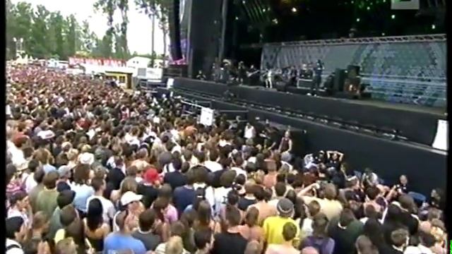PJ HARVEY - The Whores Hustle And The Hustlers Whore (Werchter Festival 2001) смотреть онлайн