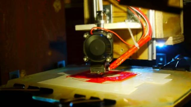 печать PLA на холодном столе с помощью двухстороннего скотча смотреть онлайн