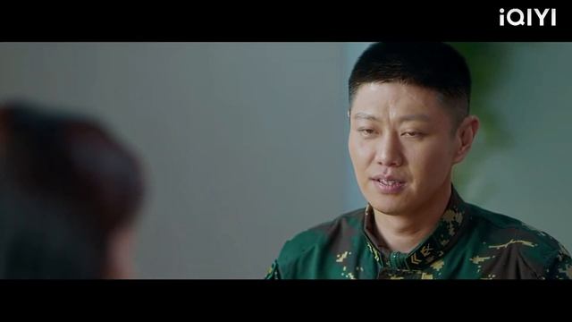 CEO menangkap Cinderella yang hampir jatuh, dan rakan itu melihat adegan samar-samar ini смотреть онлайн