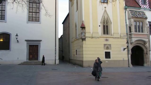 Hlavne Namestie / Main Square in Bratislava смотреть онлайн