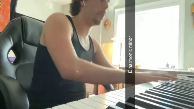 E harmonic minor piano scale(both hands 2 octaves) смотреть онлайн