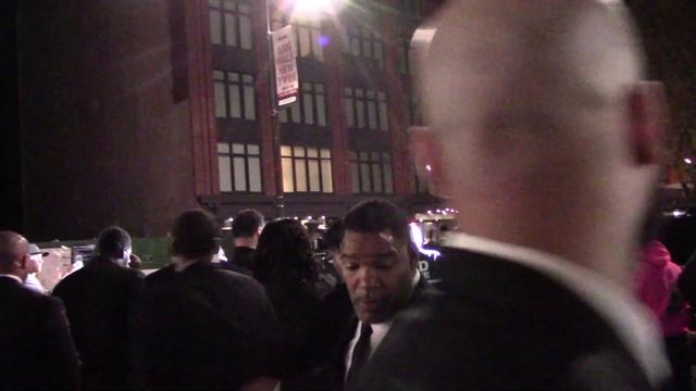 Rihanna Is The Center Of Attention Following Her Met Gala Party смотреть онлайн
