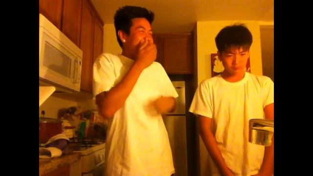 Cinnamon Challenge смотреть онлайн