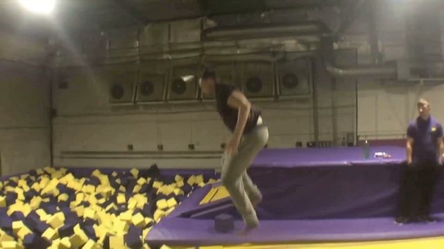 Gravity Force Trampoline Park - Foam Pit and Tumble Track Fun! смотреть онлайн