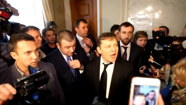 Депутаты подрались в Раде из-за экс-комбата Мельничука смотреть онлайн