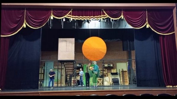 Оформление театральной сцены - Возводим "Приключения Незнайки"