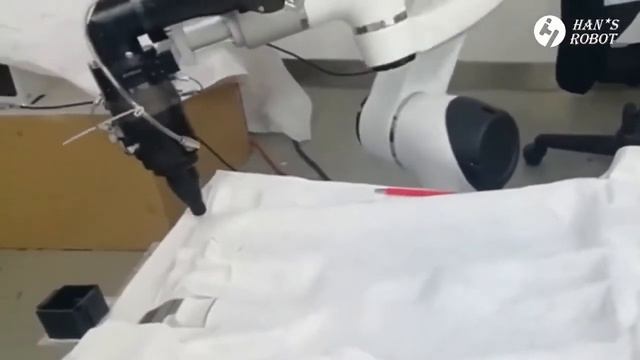 China's application Han's Robot - a laser-cutting solution for car interior parts Elfin's 6-axis смотреть онлайн