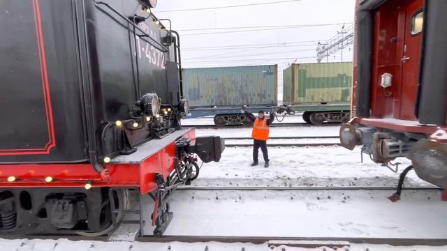 Сцепка паровоза с пассажирскими вагонами смотреть онлайн
