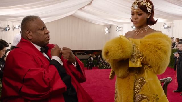 Rihanna at the Met Gala 2015 | China: Through the Looking Glass смотреть онлайн