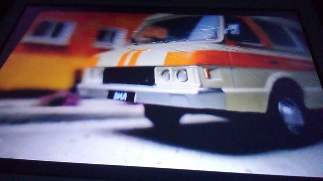 Скорая медицинская помощь спешит на выручку пострадавших. Очень интересный видосик.