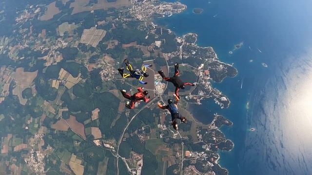 Skydiving tandem group FS 4-way Skydive Croatia смотреть онлайн